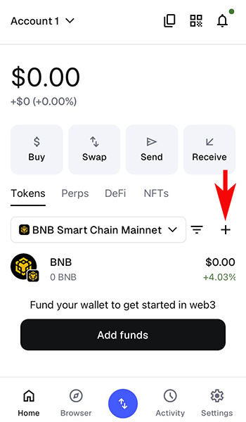 Скриншот MetaMask в сети BNB Smart Chain с красной стрелкой, указывающей на значок '+' для импорта токена.